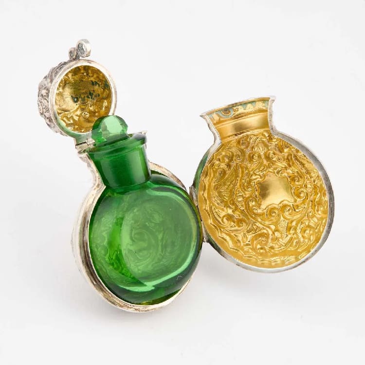 George-V-Scent-Bottle-3.webp George-V-Scent-Bottle-3.webp