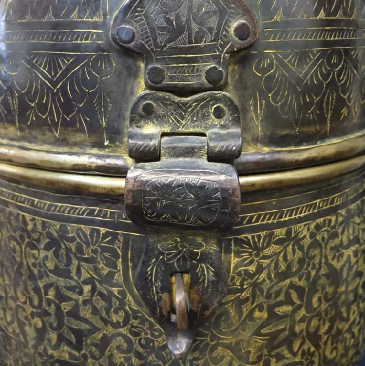 Middle-Eastern-Hnd-Crafted-Brass-Container-Upclose-Pattern=1 Middle-Eastern-Hnd-Crafted-Brass-Container-Upclose-Pattern=1