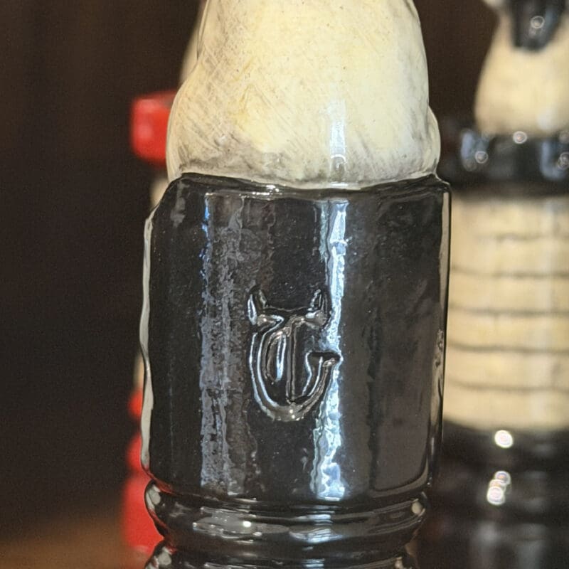 Queen-Back-Mark Queen-Back-Mark